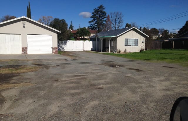 13707 Yosemite Blvd - 13707 California Highway 132, Waterford, CA 95386
