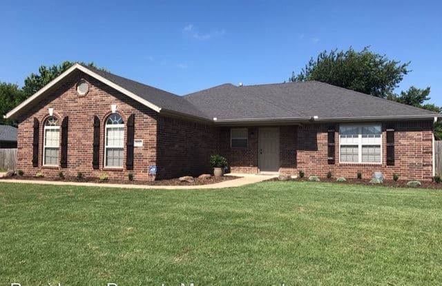 1517 N. Hazeltine Drive - 1517 North Hazeltine Drive, Fayetteville, AR 72704