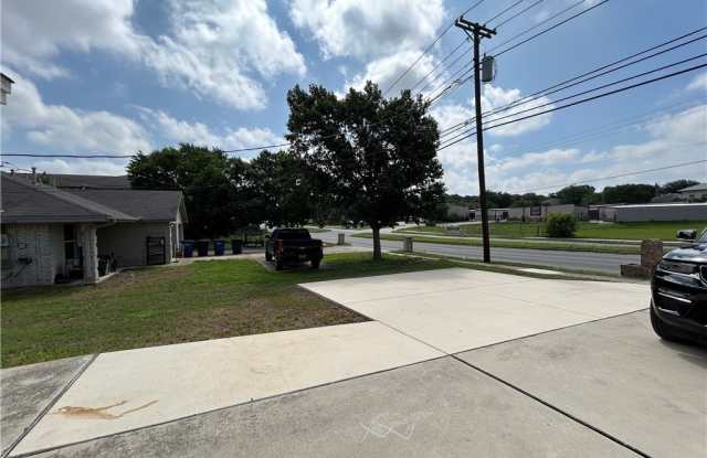 1642 W County Line Road Gallery 3