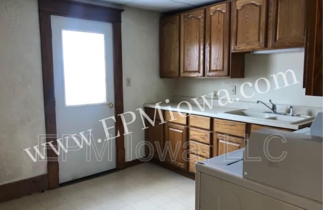 2704 College St #3 - 2704 College Street, Cedar Falls, IA 50613