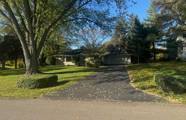 Amazing Home Next to Interlachen Golf Course with 4 bedrooms on Main Level, and Pond! photos photos Amazing Home Next to Interlachen Golf Course with 4 bedrooms on Main Level, and Pond! photos photos