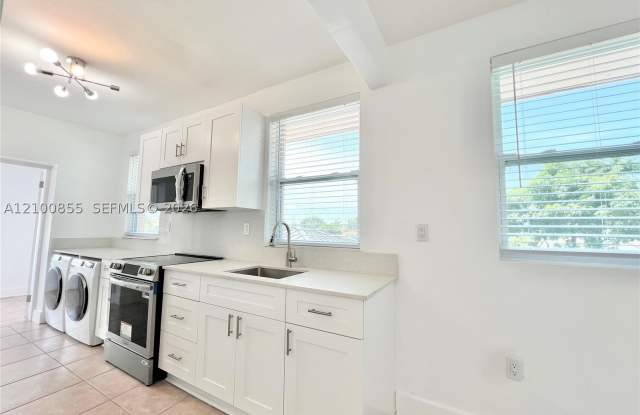 200 NW 17th Ct Gallery 2