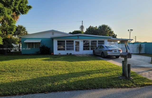 1624 NE Orion St photos photos