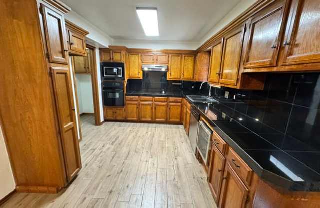 3 bed 2 bath home ready for move in, South Oklahoma City, Moore Schools! Gallery 4