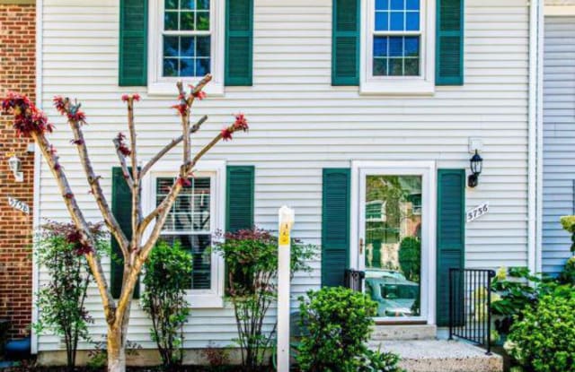 5756 WALNUT WOOD LANE - 5756 Walnut Wood Lane, Burke Centre, VA 22015