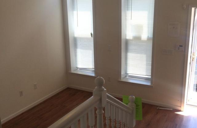 Amazing 3 Floor Row Home!!! Gallery 4