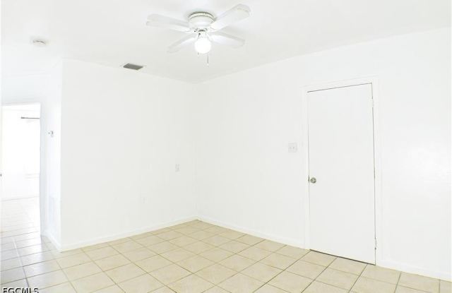 3042 Douglas Avenue Gallery 4