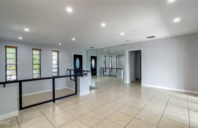 8000 SW 16th St - 8000 SW 16th St, Westchester, FL 33155