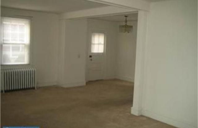 922 DELMONT Drive Gallery 3