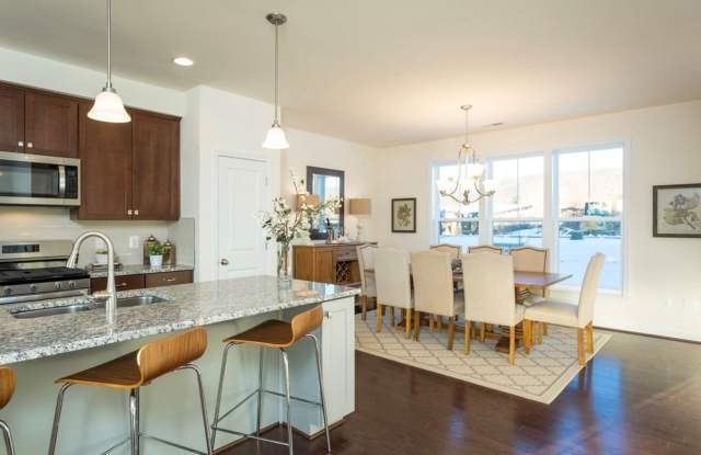 Modern Luxury Townhouse in Preston Lakes Gallery 4