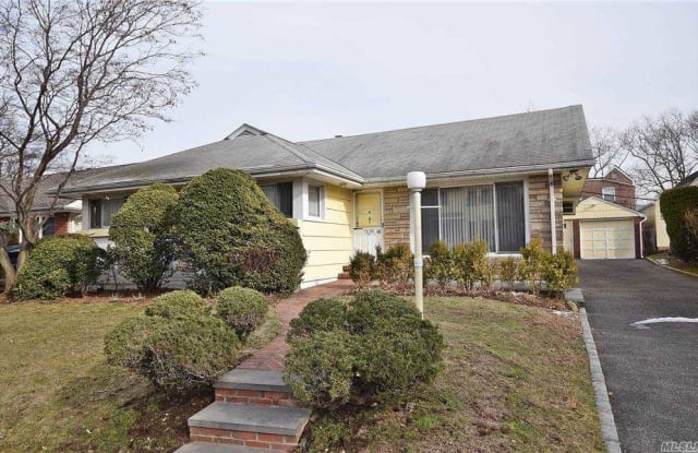 73-55 196 Place - 73-55 196th Place, Queens, NY 11366