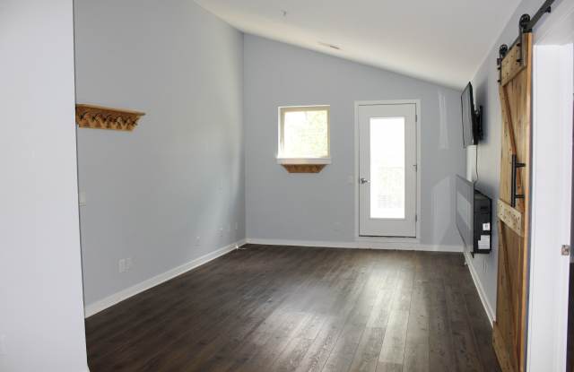 10 Farmers Ln Gallery 2
