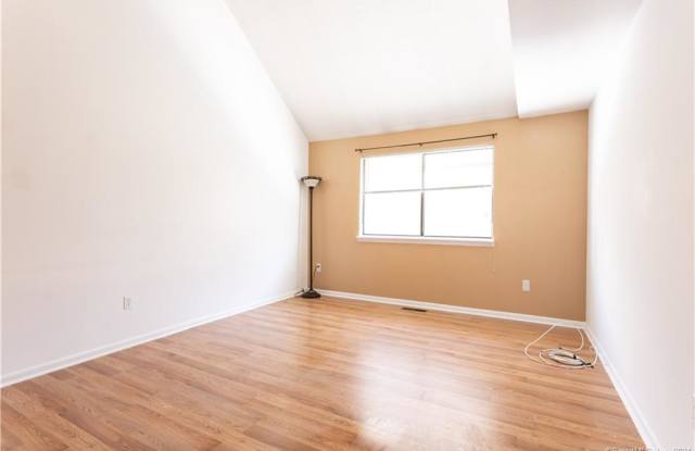 108 Glenwood Avenue Gallery 3