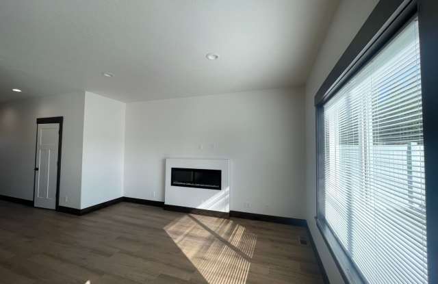 BRAND NEW Hayden Townhome Gallery 4