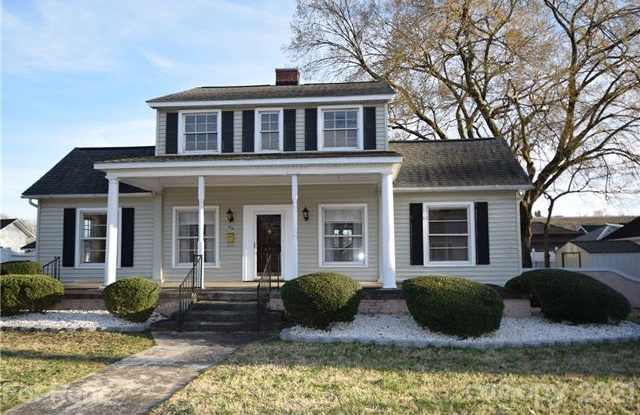 416 E Pine Street - 416 East Pine Street, Lincolnton, NC 28092