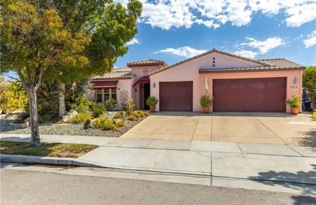 923 Vista Cerro Dr - 923 Vista Cerro Drive, El Paso de Robles, CA 93446