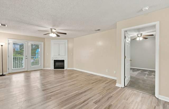 Quiet, Convenient 3BR/2BA Condo Near UNCW & I-40 Gallery 4