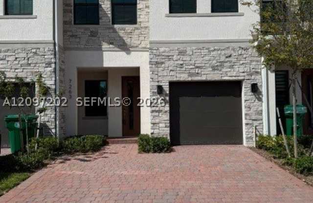 7263 SW 46 St Gallery 1
