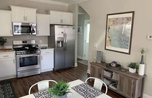 BEAUTIFUL Modern 3 Bedroom Home - 514 West Romana Street, Pensacola, FL 32502