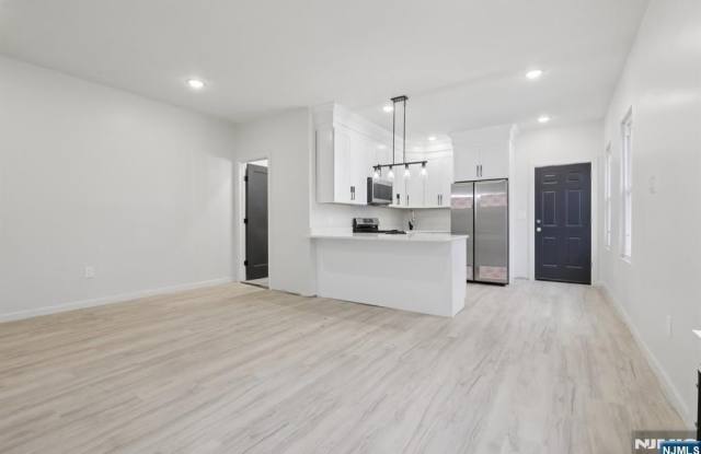 542 25th Street Gallery 2