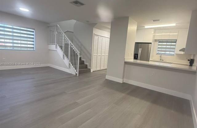 6752 NW 182nd St photos photos