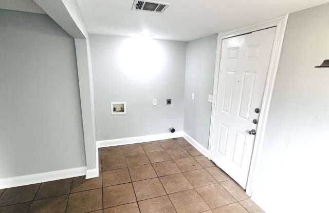 563 N SAN HORACIO AVE Gallery 2