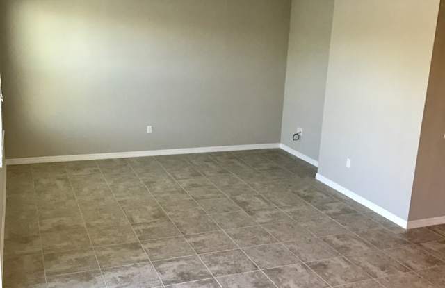 MOVE IN SPECIAL- 3/2.5 Beautiful Energy Efficient Townhome in St. Cloud Gallery 4