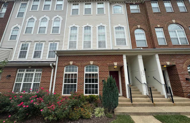 Fantastic 2 Bed 2.5 Bath Interior Townhome In Market Center Condo - 6271 Woodruff Springs Way, Prince William County, VA 20169 Fantastic 2 Bed 2.5 Bath Interior Townhome In Market Center Condo - 6271 Woodruff Springs Way, Prince William County, VA 20169