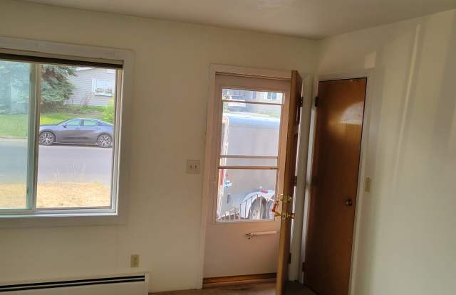 1924 Winne Avenue - 1924 Gallery 3