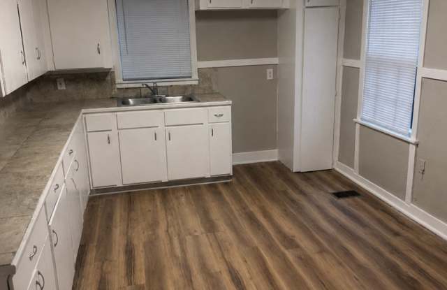 Move-In Ready 4BR/1.5BA Home in Jackson | Spacious Living & Convenient Location Gallery 3