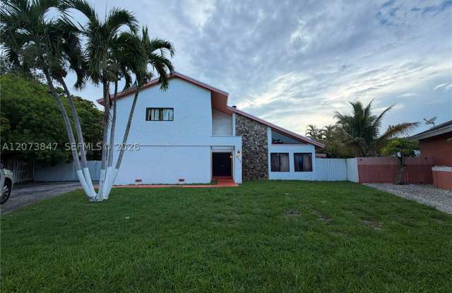 633 NE 204th Ln Gallery 2