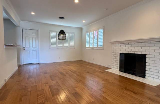 Beautiful 3 Bedroom, 2 Bathroom Home in Prime Santa Monica Location photos photos Beautiful 3 Bedroom, 2 Bathroom Home in Prime Santa Monica Location photos photos