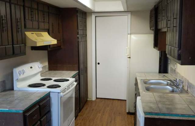 Quaint 2 bed/ 1 bath condo Gallery 1