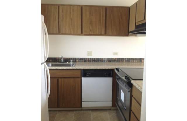 One Bedroom condo. Excellent Location (utilities Included) Gallery 4