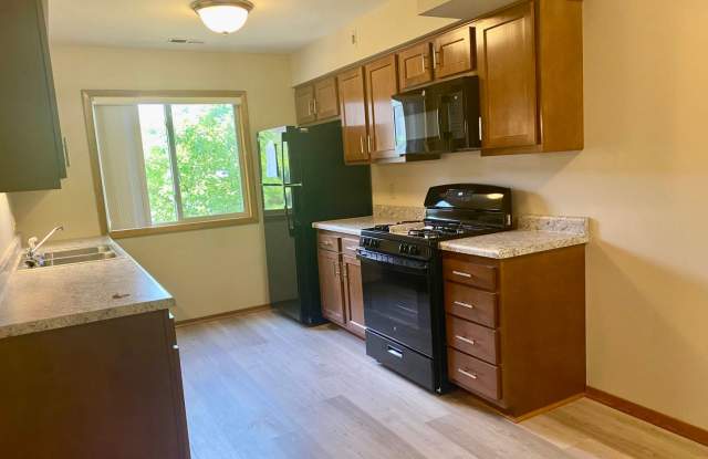 Cozy 2 Bedroom, 1 Bath Apartment with Balcony - Welcome Home! - 1970 Burton Street Southeast, Grand Rapids, MI 49506