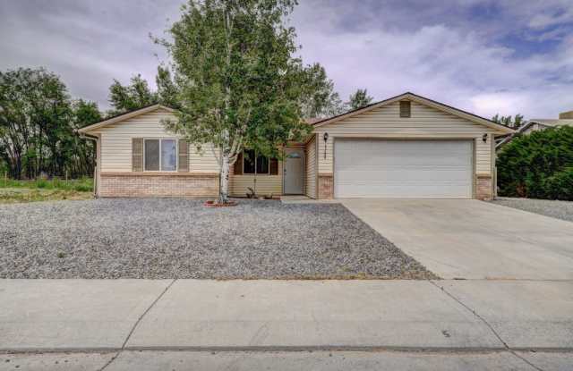 3286 Point Avenue photos photos