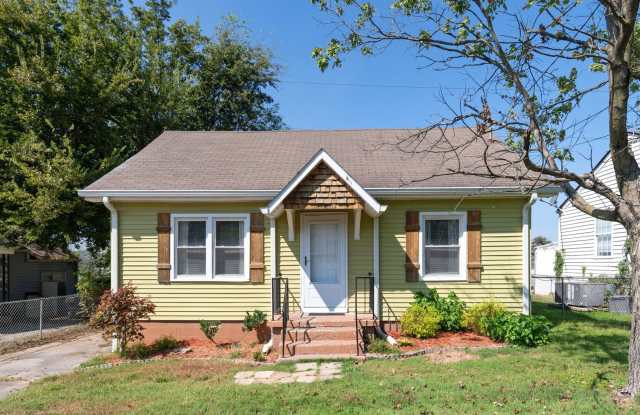 2 Bed/ 1 Bath Cottage in Charlotte Park, Fenced Yard and Pet Friendly photos photos