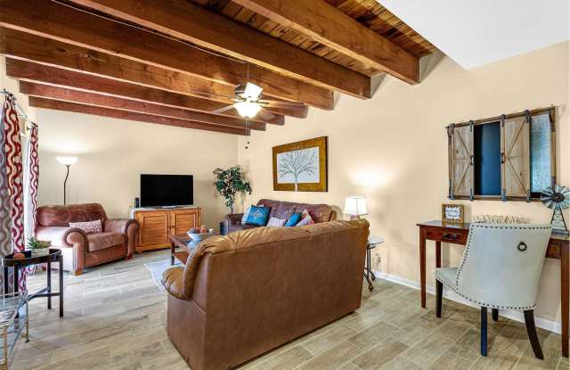 1642 Shaker Circle Gallery 4