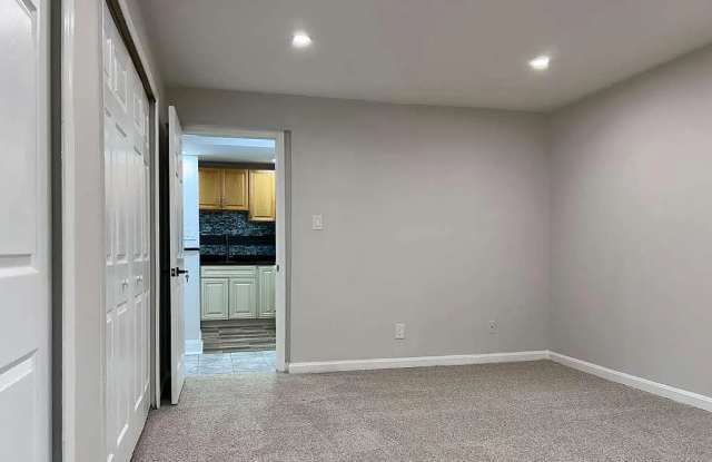 6018 Westchester Park Dr photos photos