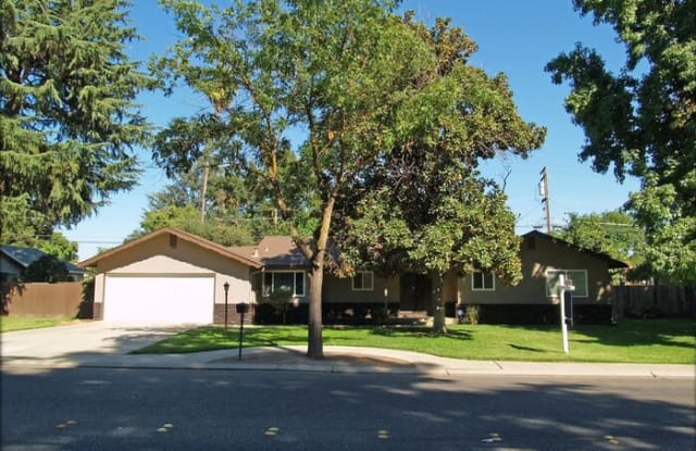 1012 Lakewood Avenue - 1012 Lakewood Avenue, Modesto, CA 95355