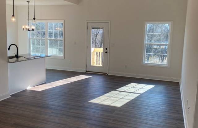 3 Bed/2 Bath Home with 2 Car Garage Gallery 3