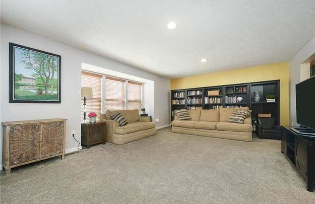 406 Village Pl Gallery 4