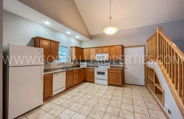 3 Bedroom, 2.5 Bath  Corner lot Townhome in Urbandale Gallery 3