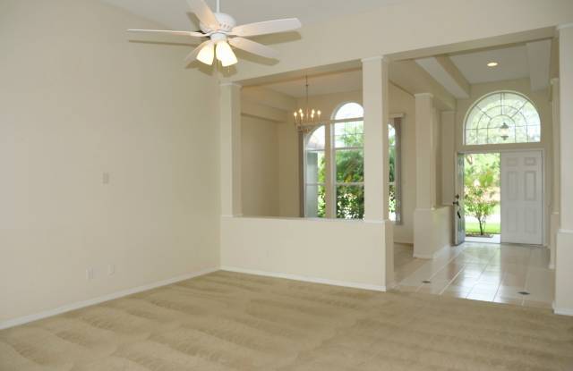 Beautiful, 3/2, single family, waterfront home with bonus room, in Hunter's Creek! Gallery 3