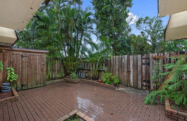 READY TOWNHOME LOCATED IN A PRIME FORT MYERS LOCATION!!! Gallery 2