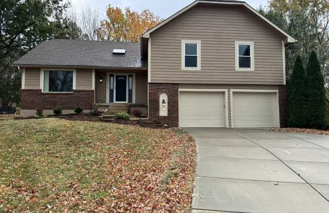 1016 S Lindenwood Dr - 1016 South Lindenwood Drive, Olathe, KS 66062