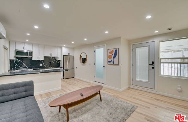 9042 Phyllis Ave photos photos