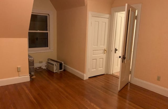 252 Wayland Ave 7 - 252 Wayland Avenue, Cranston, RI 02920