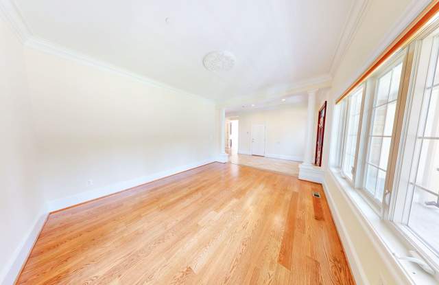 Beautiful in Bethesda! 6Bed/5.5Bath - Custom Built SF Gallery 4