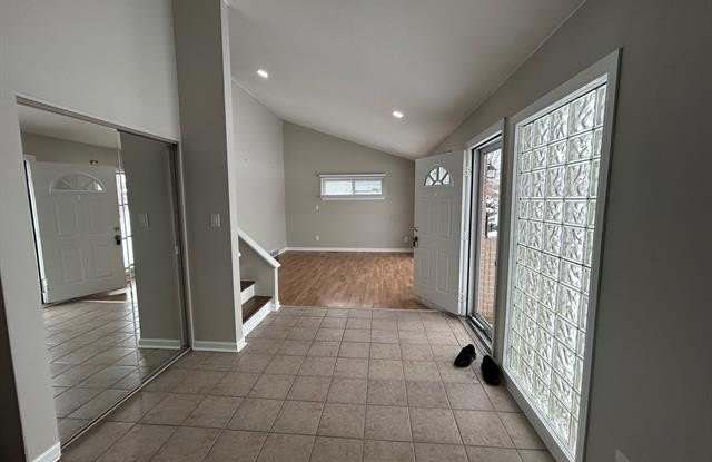 4472 BUCHANAN Avenue Gallery 2